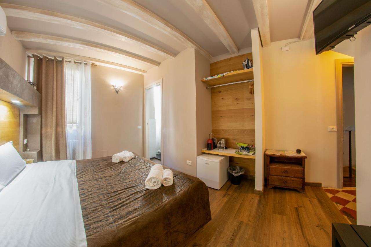 Double Room Private Bathroom