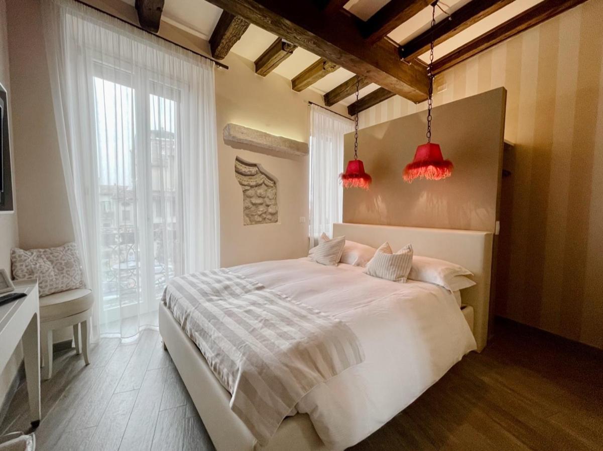 Deluxe Double Room with Balcony,1084664671:JPEG