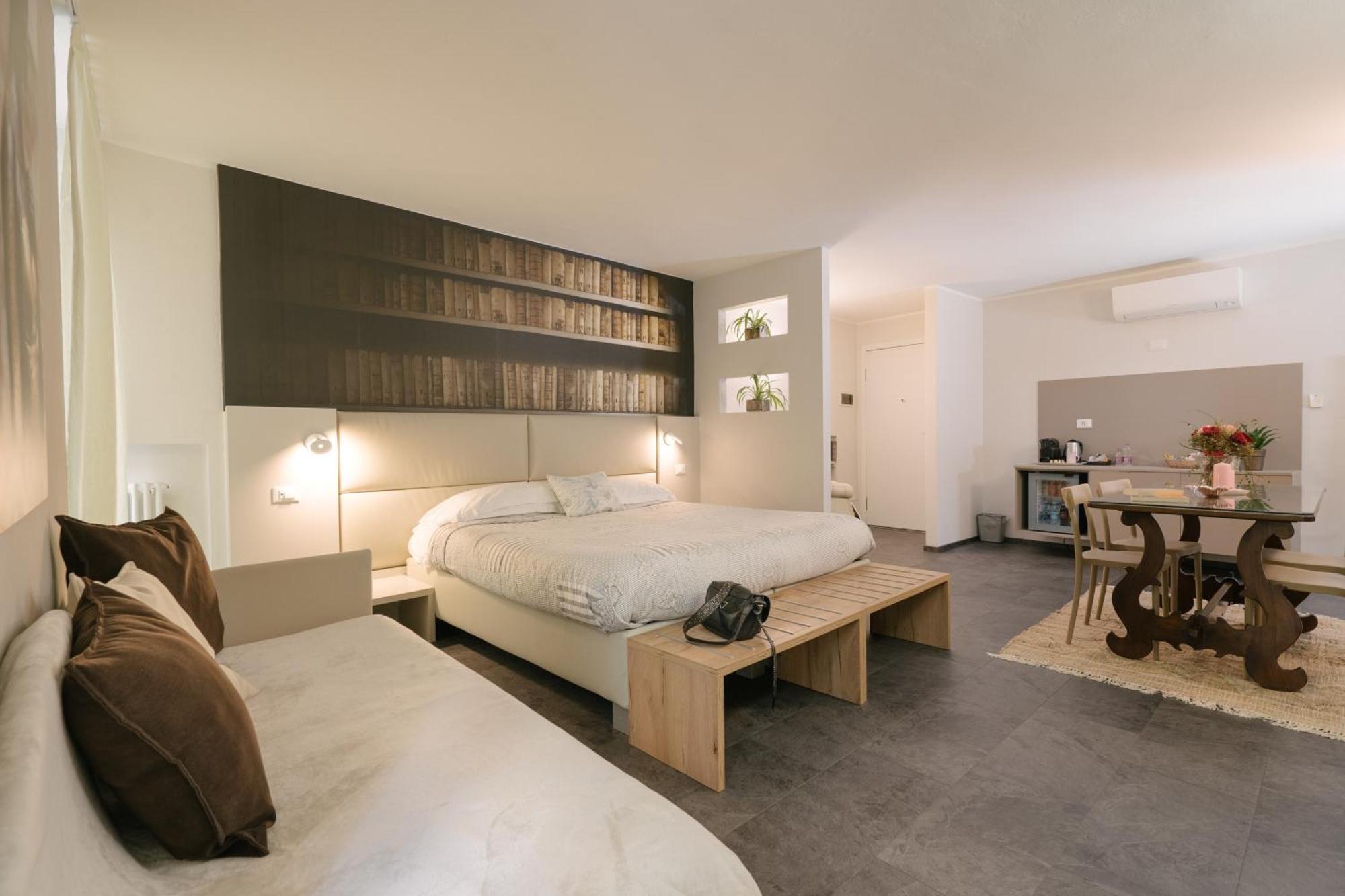 Suite Separate Building,1279616662:JPEG