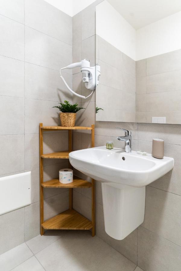 Quadruple Room Bathroom