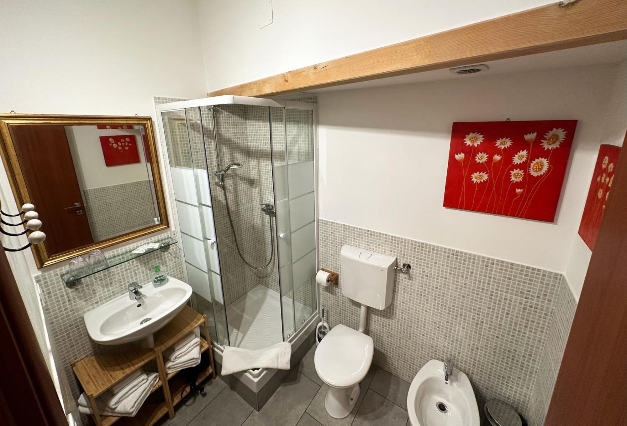 Camera Doppia con Letti Singoli con Bagno Privato