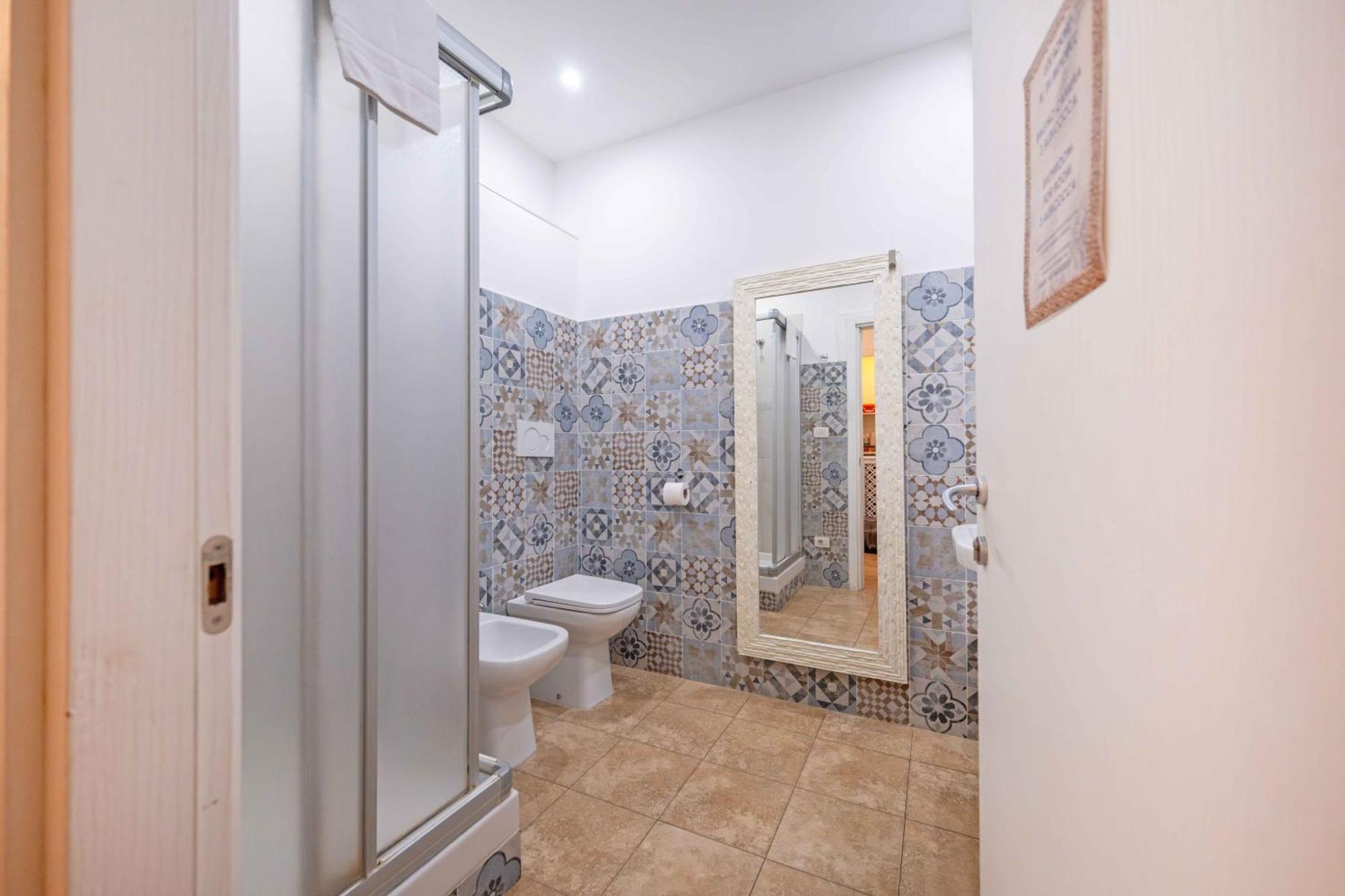 Deluxe Triple Room External Bathroom