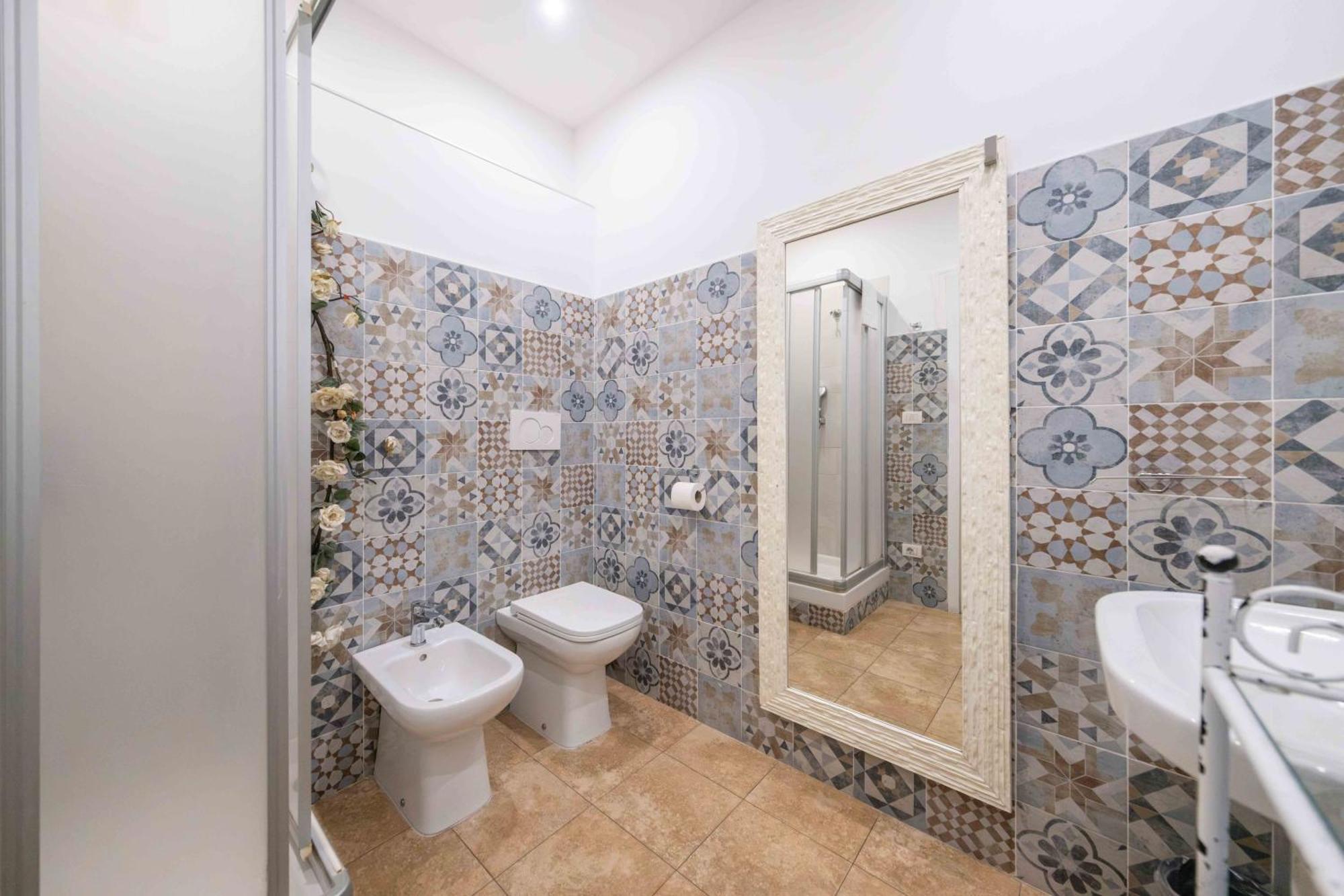 Deluxe Triple Room External Bathroom