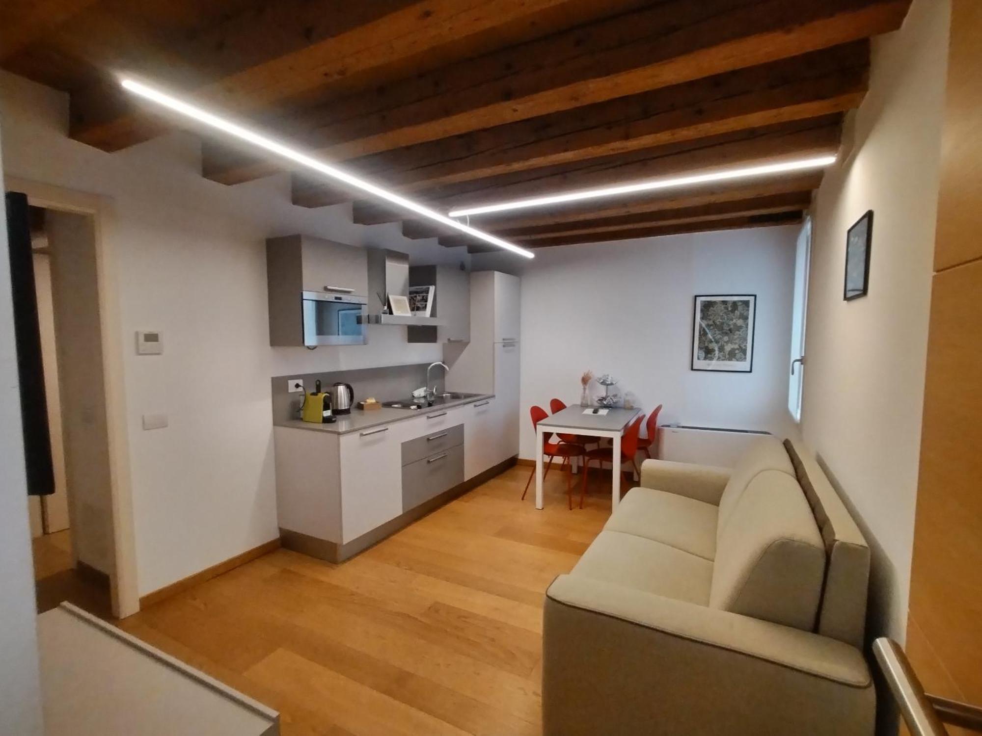 Superior One-Bedroom Apartment Balcony,1646360180:JPEG