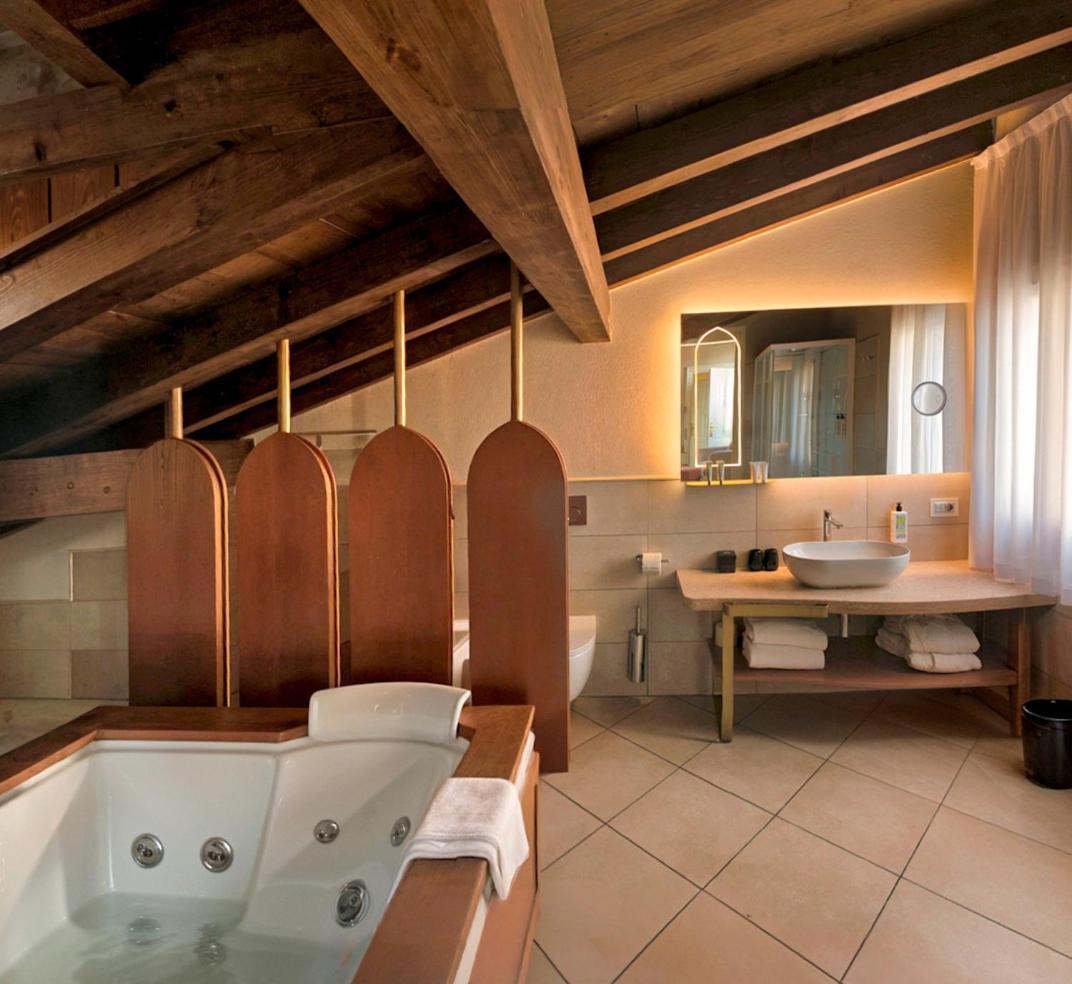 Superior Suite Spa Bath
