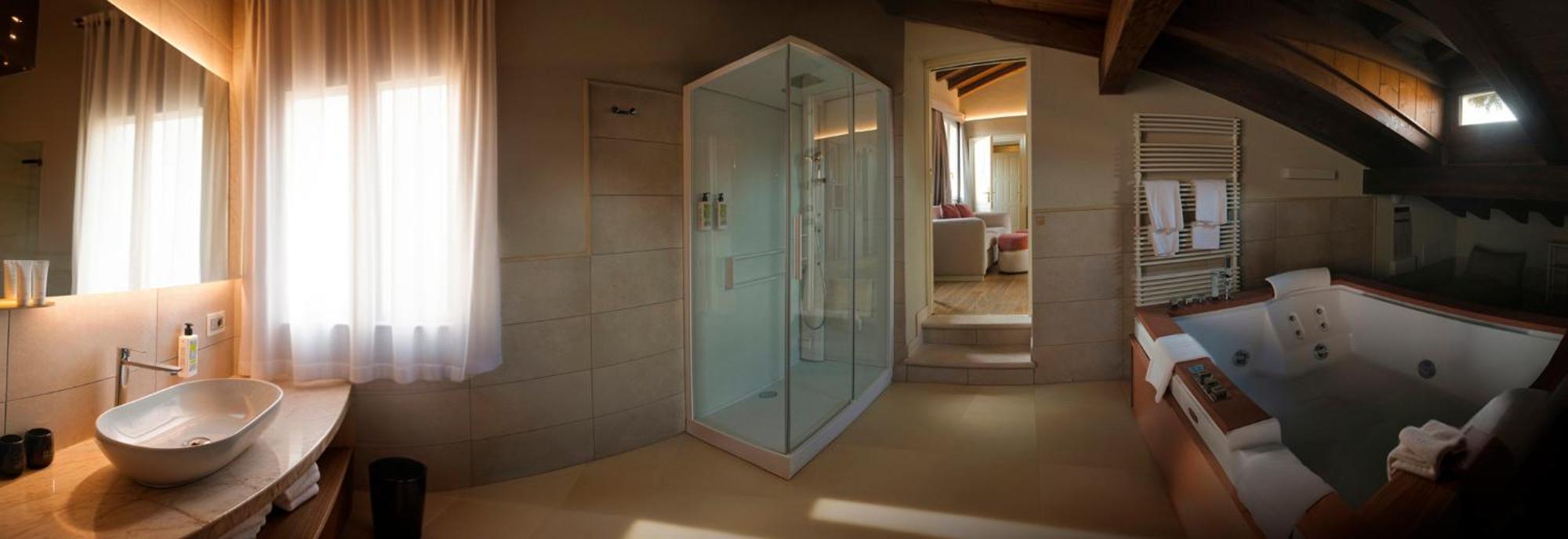 Superior Suite Spa Bath