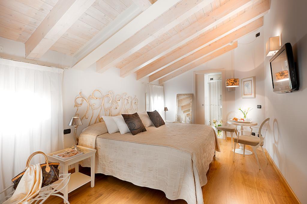 Standard Double or Twin Room,235977861:JPEG