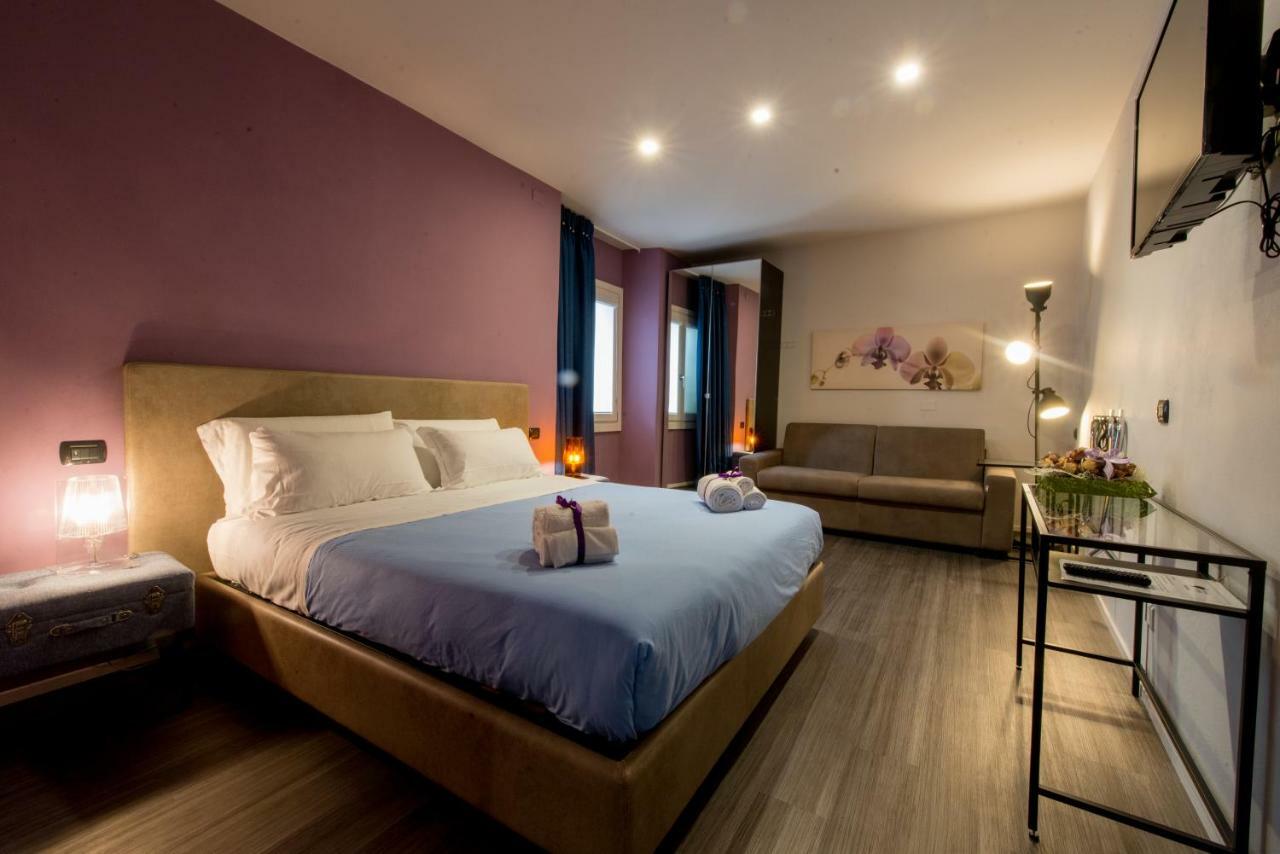 Double Room with Private Bathroom,862864379:JPEG