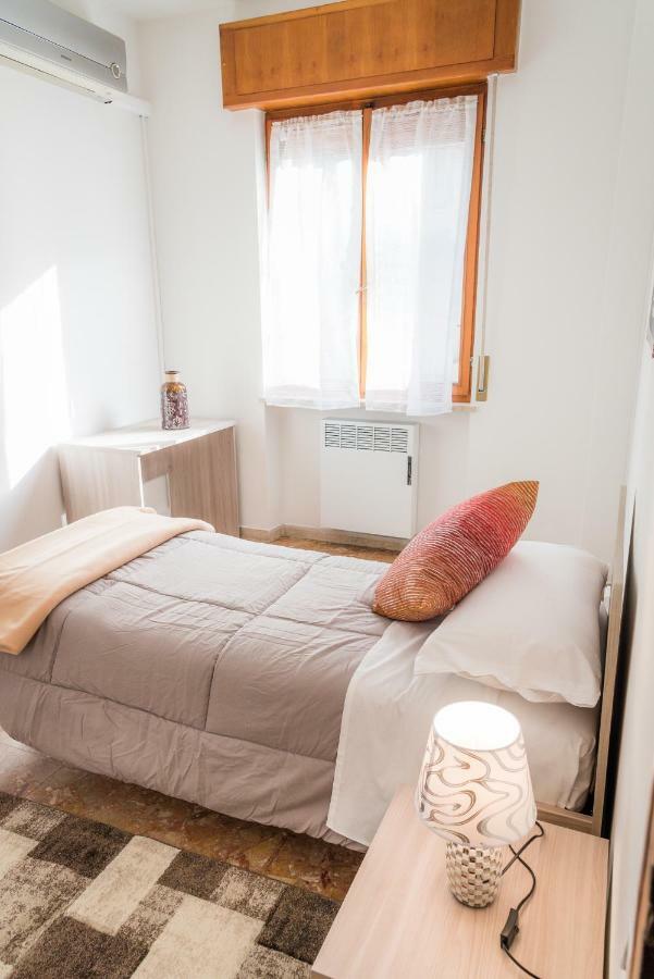 Single Room with Shared Bathroom,870594485:JPEG