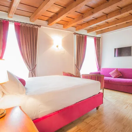 Lady Capulet Apartments-2